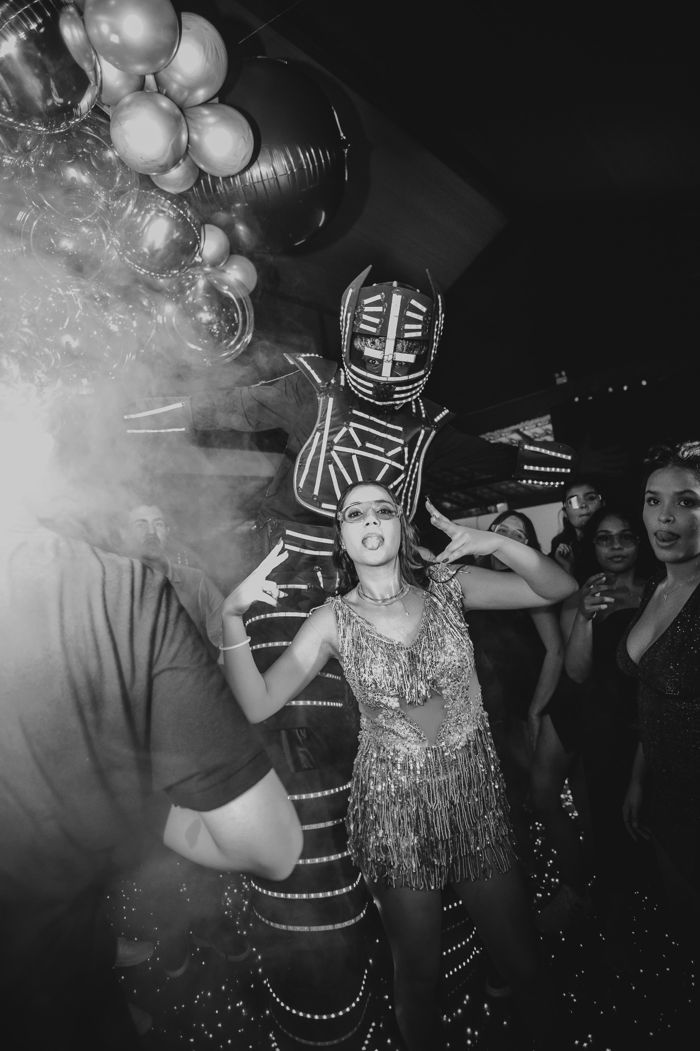 Beatriz curtindo a atração da festa