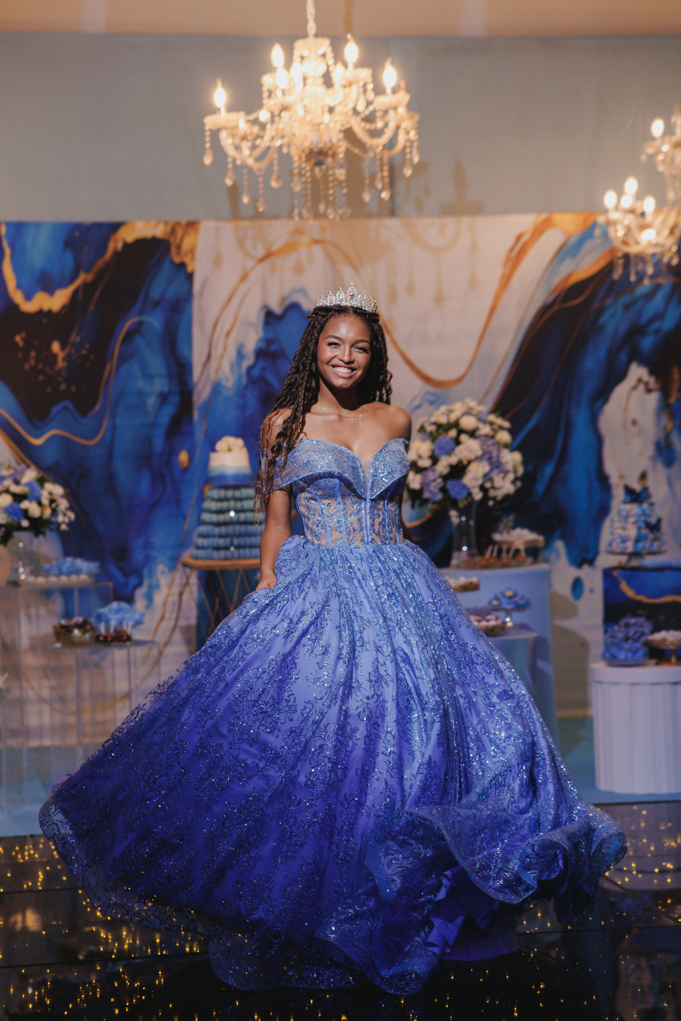 Debutante em seu vestido durante a festa de quinze anos