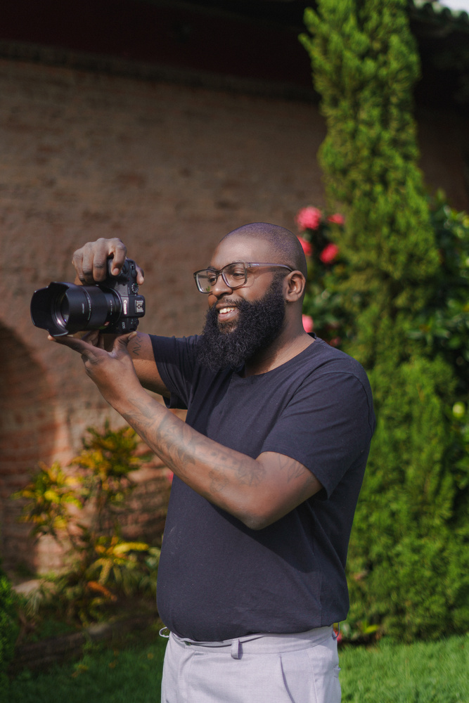 Marco Neves fotografando um evento
